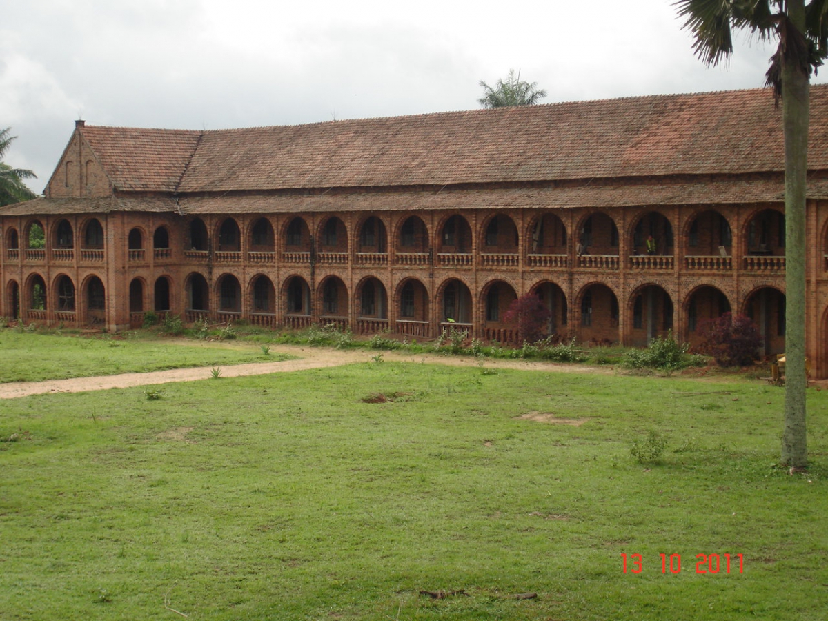 Le bâtiment du grand séminaire de Kabue en état de délabrement avancé      